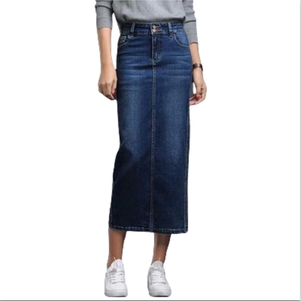 NWOT No Boundaries midi length blue denim skirt